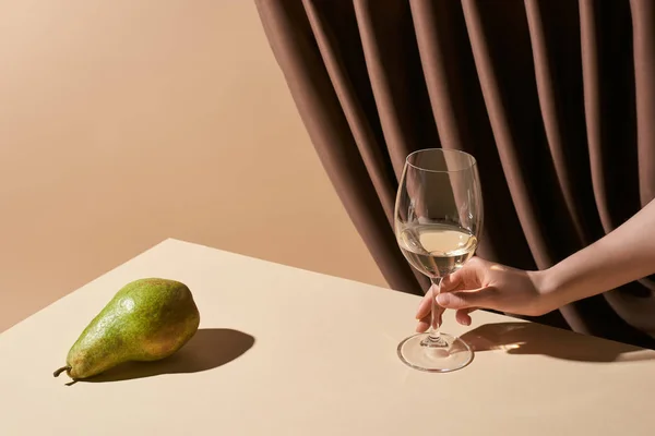 Cropped View Woman Holding Glass White Wine Green Pear Table — Stock Photo, Image