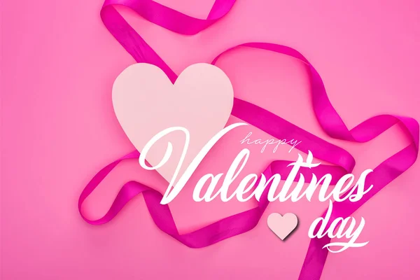 Vrchní Pohled Papírové Srdce Stuhou Izolované Růžové Šťastným Valentýna Ilustrace — Stock fotografie