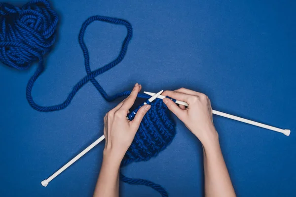 Top View Woman Yarn Needles Knitting Blue Background — 스톡 사진