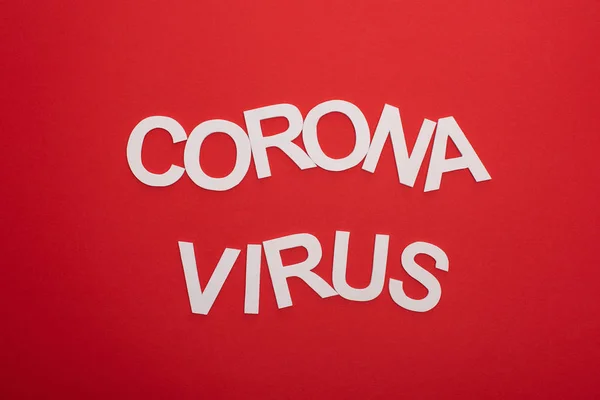 Κάτοψη Του Coronavirus Γράμματα Απομονώνονται Κόκκινο — Φωτογραφία Αρχείου