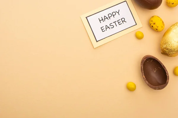 Bovenaanzicht Van Chocolade Kwarteleitjes Geel Snoep Kaart Met Happy Easter — Stockfoto