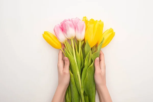 Vista Cortada Mulher Segurando Buquê Tulipas Fundo Branco Conceito Primavera — Fotografia de Stock