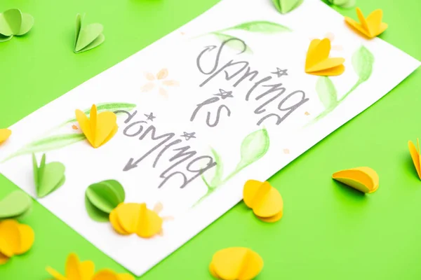 Selective Focus Card Spring Coming Lettering Decorative Hearts Green Background — Stock Photo, Image