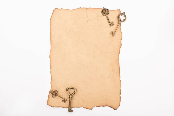 Top View Vintage Keys Aged Paper Isolated White — Stock Photo, Image