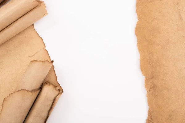 Beyaz Üzerine Izole Edilmiş Eski Boş Kağıdın Üst Görünümü — Stok fotoğraf