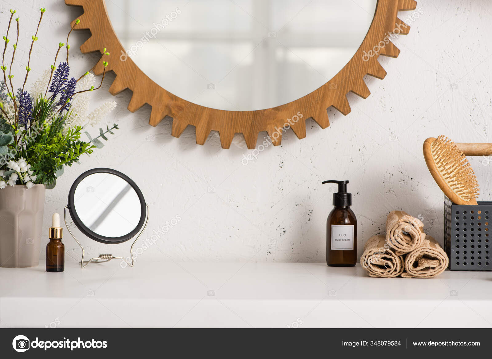 Box Mit Haarbürste Handtüchern Der Nähe Von Kosmetikprodukten Und