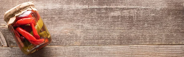 Вид Зверху Червоний Домашній Смачний Маринований Перець Чилі Банці Дерев — стокове фото
