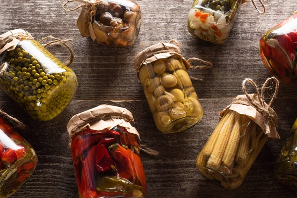 Top view of homemade delicious pickles in jars on wooden table — Stock Image Top View Homemade Delicious Pickles Jars Wooden Table Stock Image