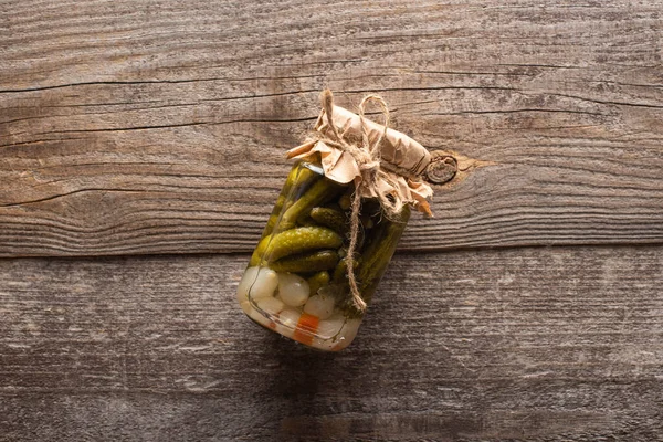 Top view of homemade tasty canned cucumbers in jar on wooden table — Stock Image Top View Homemade Tasty Canned Cucumbers Jar Wooden Table Stock Picture