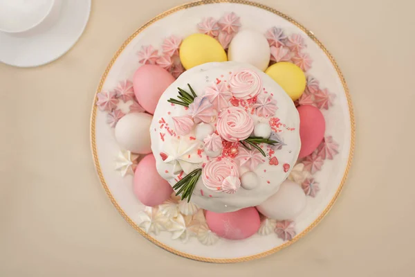 Top View Tasty Fresh Easter Cake Painted Eggs Meringue Plate — Stock Photo, Image