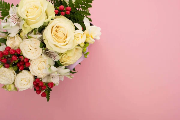 Vista Dall Alto Bouquet Fiori Sfondo Rosa — Foto Stock