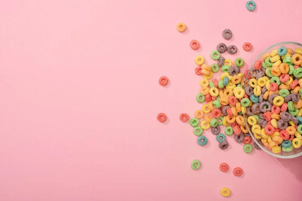 Vista Superior Los Cereales Desayuno Colores Brillantes Dispersos Desde Tazón —  Fotos de Stock