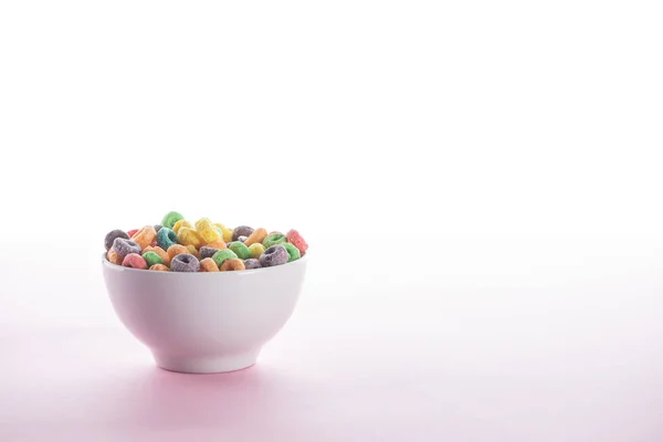 Brillante Cereal Desayuno Multicolor Tazón Sobre Fondo Blanco — Foto de Stock