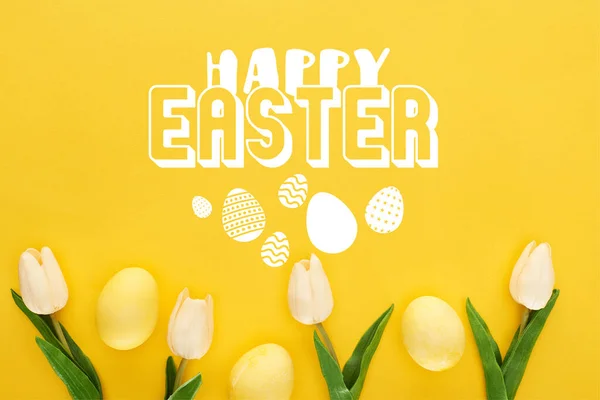 Draufsicht Auf Tulpen Und Bemalte Ostereier Auf Bunt Gelbem Hintergrund — Stockfoto