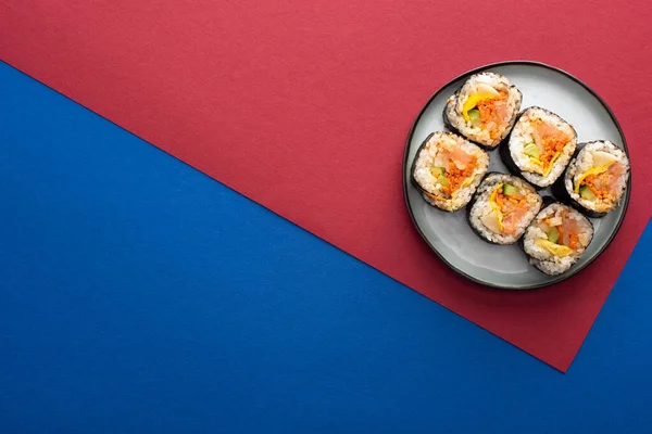 Top View Plate Gimbap Crimson Blue — Stock Photo, Image