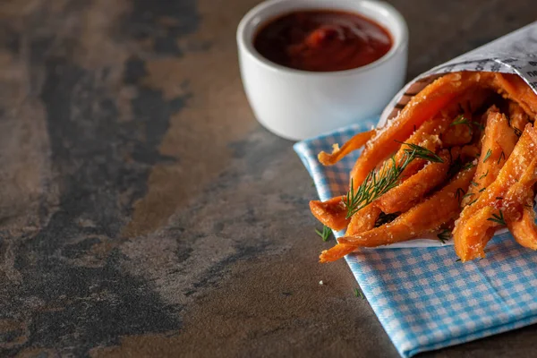 Selective focus of french fries with salt near ketchup on marble surface — Stock Image Selective Focus French Fries Salt Ketchup Marble Surface Stock Image