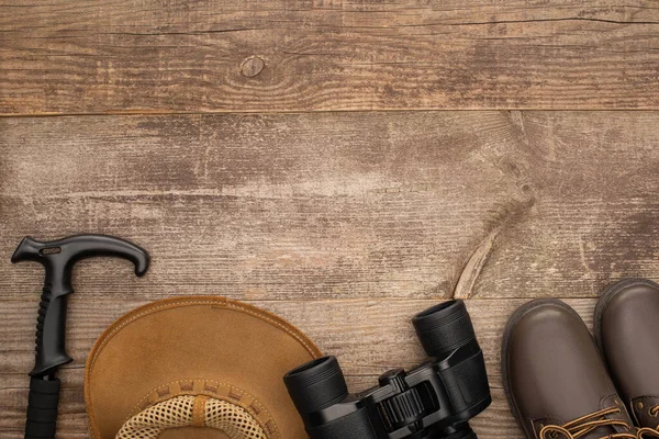Top View Trekking Pole Hat Boots Binoculars Wooden Table — Stock Photo, Image