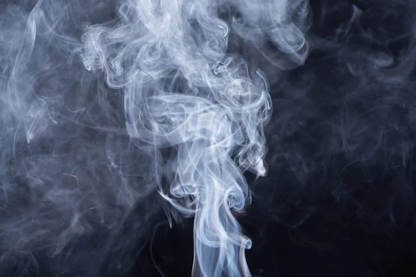Abstrato Branco Que Flui Fumaça Fundo Preto — Fotografia de Stock