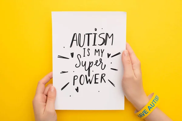 Vista Recortada Persona Sosteniendo Hoja Papel Con Autismo Super Poder — Foto de Stock