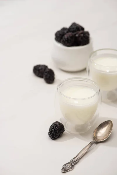 Selective Focus Glasses Homemade Yogurt Teaspoon Sugar Bowl Blackberries White — Stock Photo, Image