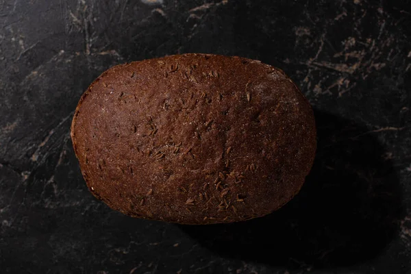 Top View Fresh Baked Brown Bread Loaf Stone Black Surface — Stock Photo, Image