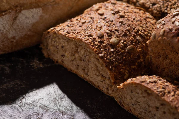 Крупним Планом Вид Свіжий Запечений Цілий Зерновий Хліб — стокове фото