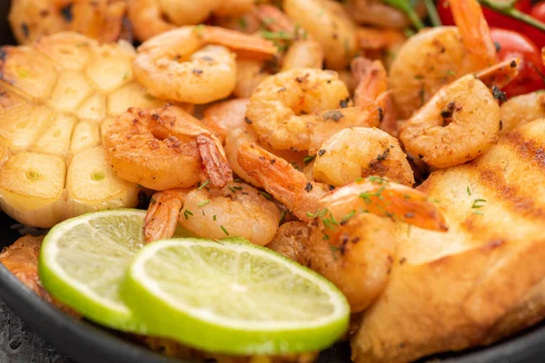 Close View Fried Shrimps Lime — Stock Photo, Image