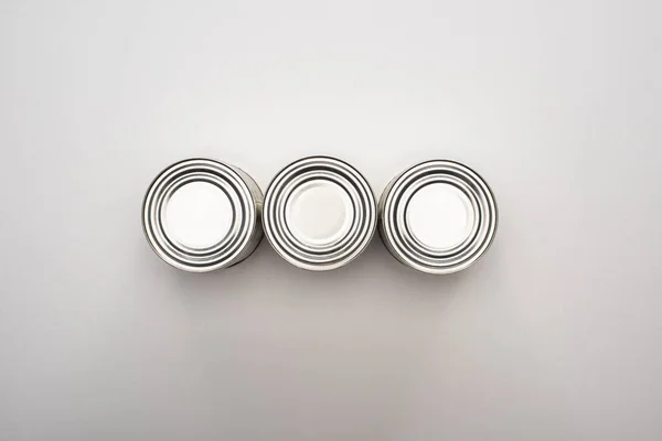 Flat Lay Silver Cans White Background Food Donation Concept — Stock Photo, Image