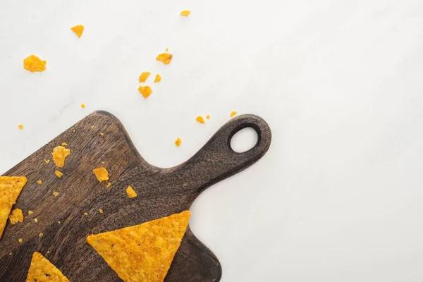 Top View Corn Nachos Wooden Cutting Board White Background — Stock Photo, Image