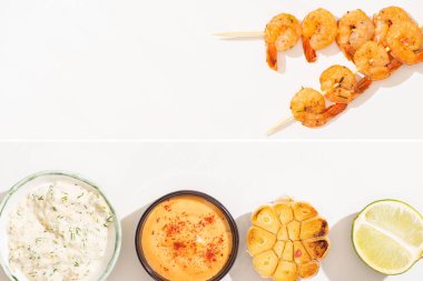 Sarımsaklı, limonlu ve soslu lezzetli karides kolajı.