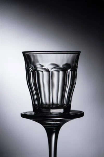 Närbild Tomt Shotglas Mörk Bakgrund — Stockfoto