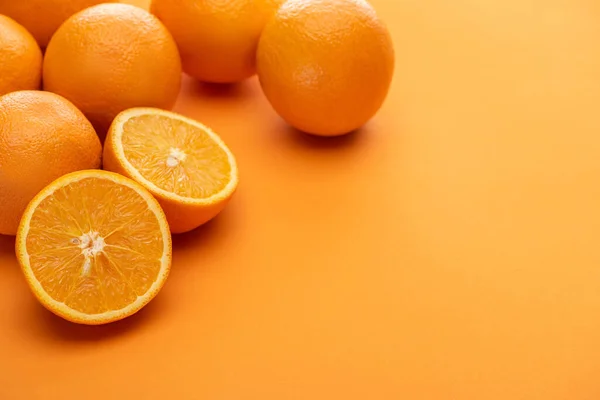 Ripe Delicious Cut Whole Oranges Colorful Background — Stock Photo, Image