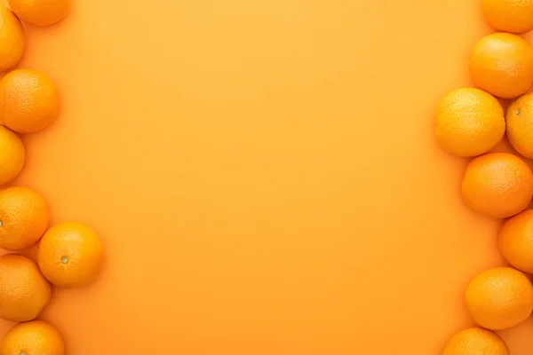 Vista Superior Naranjas Enteras Jugosas Maduras Sobre Fondo Colorido — Foto de Stock