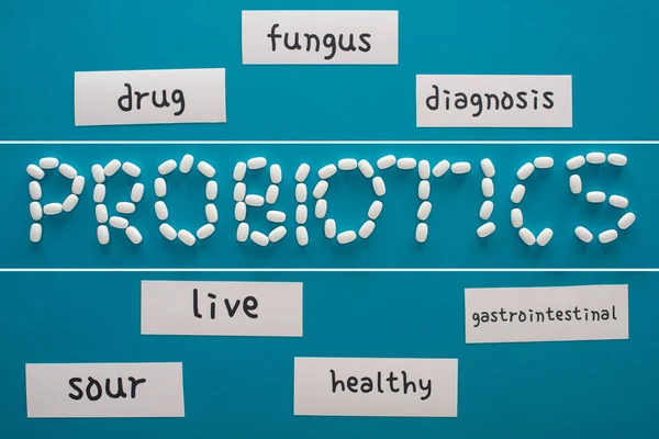 Верхний Вид Букв Пробиотиков Таблеток Рядом Бумажными Карточками Словами Синем — стоковое фото