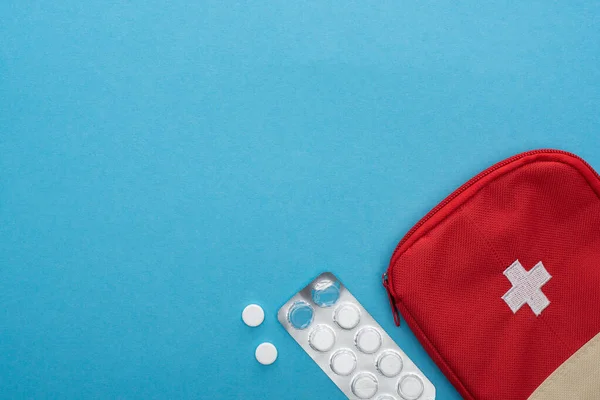 Top View Pills Blister Pack Red First Aid Kit Blue — Stock Photo, Image