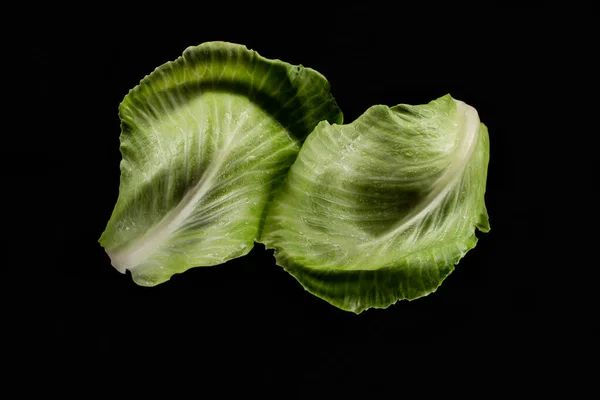 Ovanifrån Våt Grön Kål Blad Isolerad Svart — Stockfoto