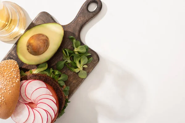 Top View Delicious Vegan Burger Radish Avocado Greens Wooden Cutting — Stock Photo, Image