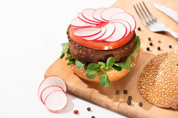 Selective Focus Delicious Vegan Burger Radish Tomato Microgreens Wooden Boar — Stock Photo, Image