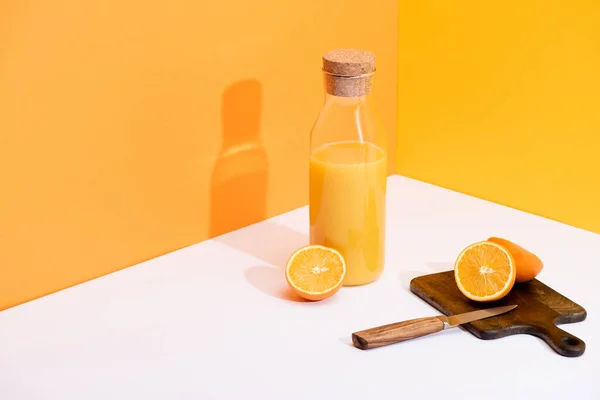 Fresh Orange Juice Glass Bottle Ripe Oranges Wooden Cutting Board — Stock Photo, Image