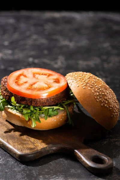 Selective Focus Tasty Vegan Burger Tomato Greens Served Wooden Board — Stock Photo, Image