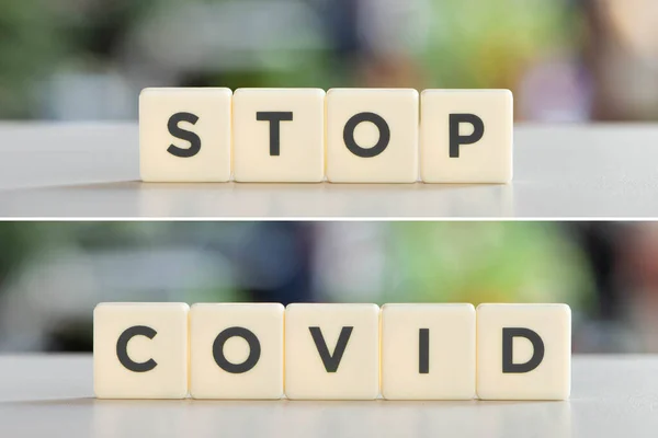 Collage Van Witte Blokjes Met Stop Covid Belettering Wit Bureau — Stockfoto