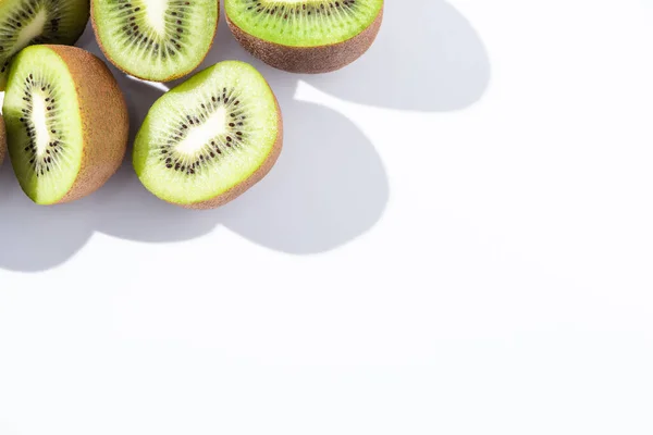 Top View Fresh Ripe Kiwifruit Halves White — Stock Photo, Image