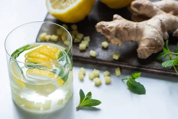 Selective Focus Fresh Ginger Lemonade Glass Lemon Mint Wooden Board — Stock Photo, Image