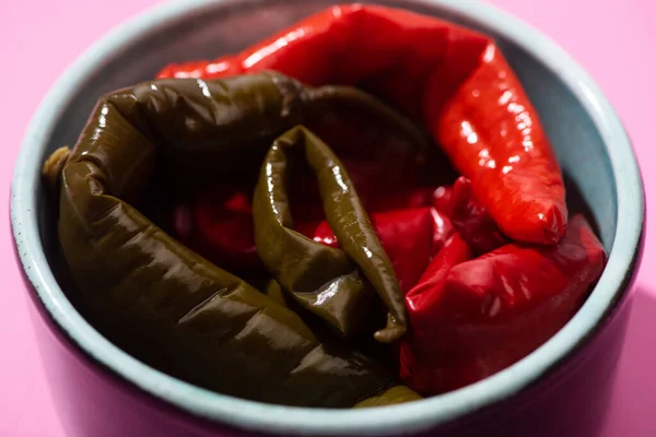 Close Pickled Chili Peppers Bowl Pink — Stock Photo, Image