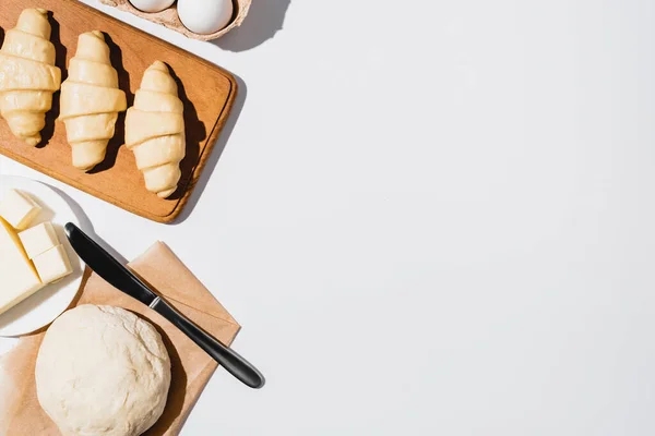 Top View Fresh Croissants Wooden Cutting Board Raw Dough Knife — Stock Photo, Image