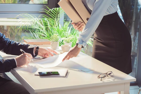 Colleghi che lavorano insieme — Foto stock