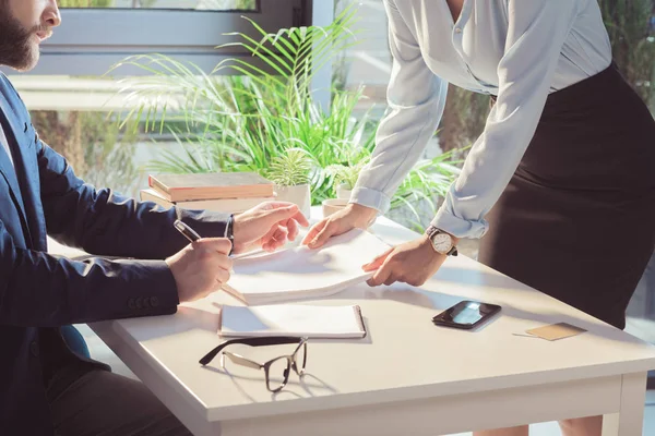 Colleagues working together — Stock Photo