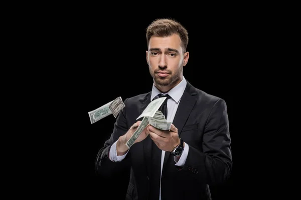 Hombre de negocios tirar dinero - foto de stock