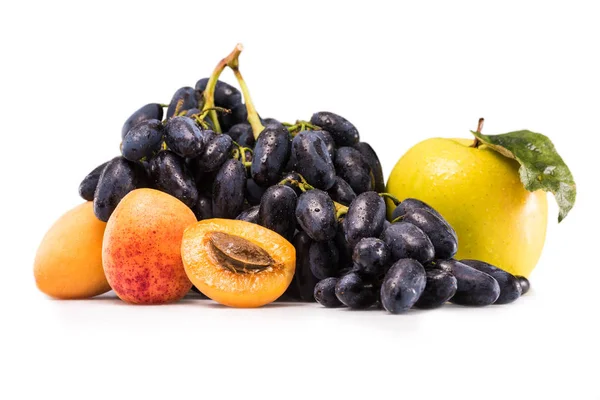 Різні свіжі стиглі фрукти — стокове фото