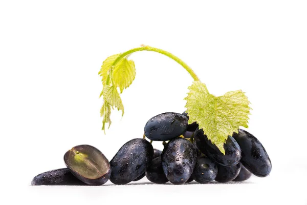 Racimo de uvas frescas - foto de stock